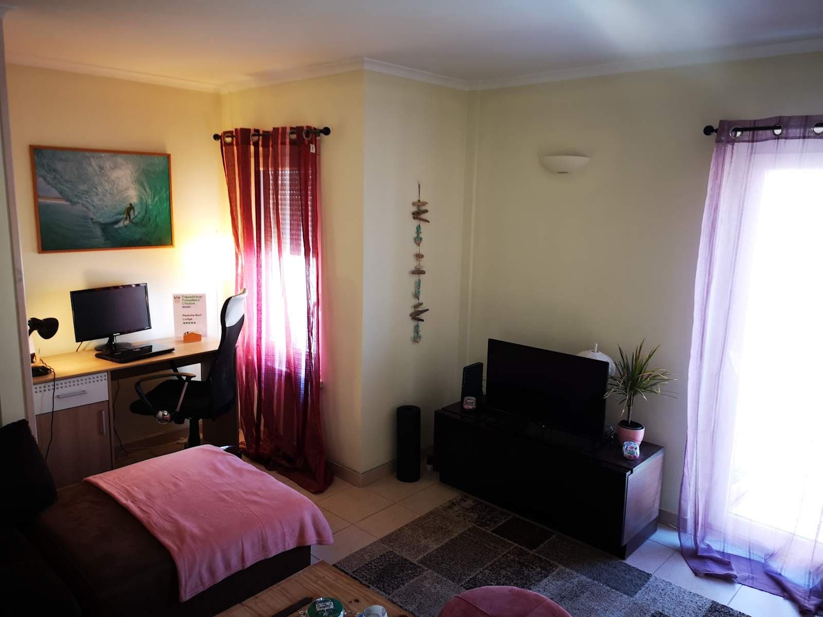 Work setup — Peniche Surf Lodge